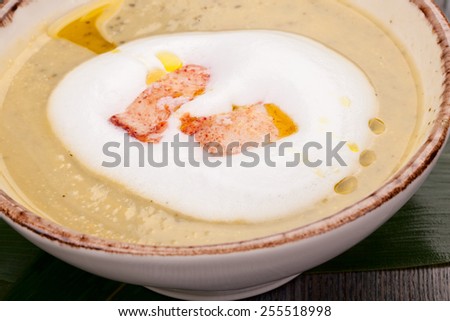 ?ream soup with lobster