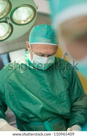 Surgeon operating in a surgery room