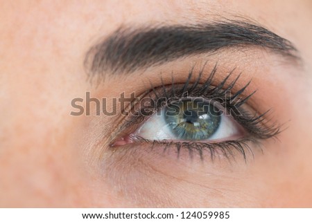 Clsoe up of woman\'s eye looking up