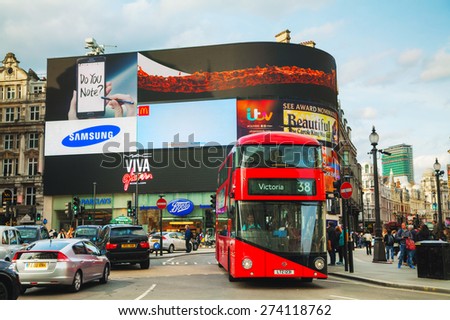 LONDON - APRIL 12: Piccadilly Circus junction crowded by people on April 12, 2015 in London, UK. It\'s a road junction and public space of London\'s West End in the City of Westminster, built in 1819.