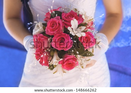 wedding bouquet in the the bride\'s hands