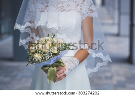 bridal bouquet  in the bride\'s hands