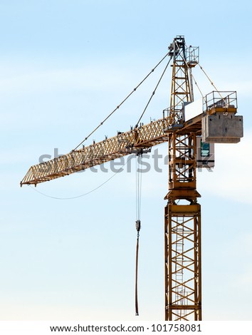 yellow hoisting crane
