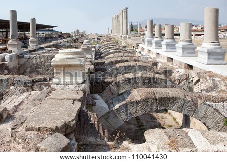 izmir(smyrna)it has become clear that past goes back 8500 years.Studies of the dialect and language style that homer used have led to the conclusion that homer was from smyrna (ilyada and odyssey)