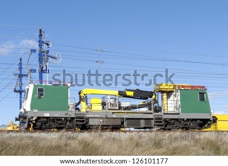 Locomotive for the maintenance of catenary and vias