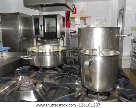 Industrial kitchen at full capacity in the preparation of meals