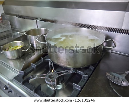 Industrial kitchen at full capacity in the preparation of meals