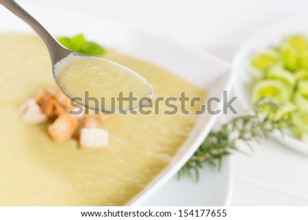 Delicious homemade vichyssoise with pieces of toast