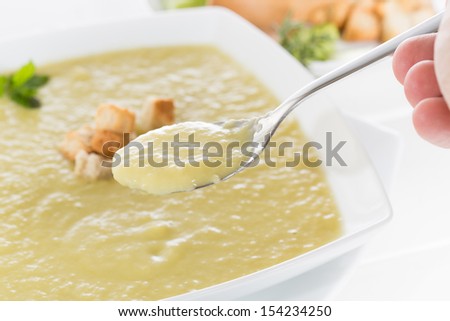 Delicious homemade vichyssoise with pieces of toast