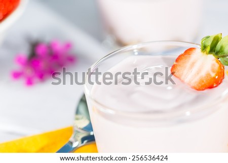 Plain yogurt with delicious fresh strawberries