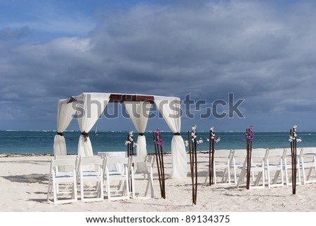 Tropical settings for a wedding ceremony on the caribbean beach