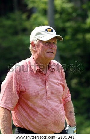 Jack Nicklaus at the 2006 Memorial Tournament preparing to tee off # 18