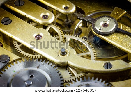 Clockwork with running gears