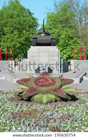 Russia. Orel. Square tank - a monument to the heroes of the Great Patriotic War. vertical photo.
