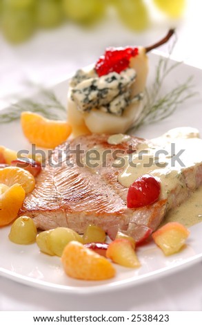 Turkey steak with gorgonzola cheese and fruit