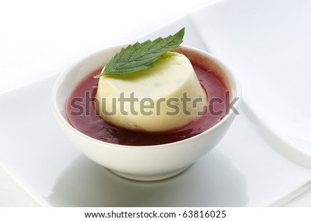 Vanilla yogurt with marmalade