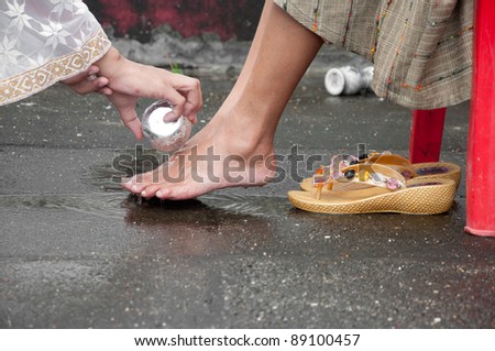 washing feet for mother in buddhism thai monk preparation
