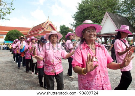 YALA, THAILAND - DECEMBER 10:Unidentified yala women perform thai traditional dance for parade in Huakuan Temple Pagoda celebration ceremony on Dec 10, 2011 at Yala Huakuan Temple, Thailand