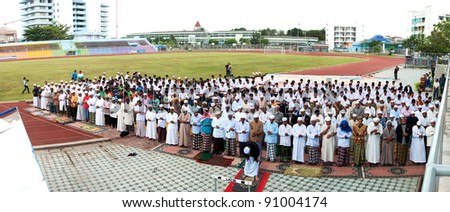 YALA, THAILAND - OCTOBER 29:Unidentified yala Musim men pray for Allah for ceremony in pray for Allah Islamic God ceremony on Oct 23, 2011 at Yala Institute of physical education, Thailand