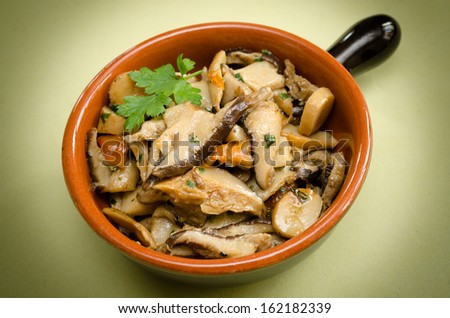 Pleurotus eryngii, salad of cooked mushrooms, sardinian cuisine