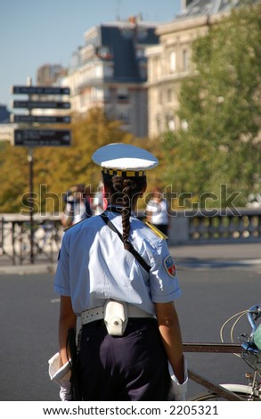 Female police officer from Paris\' municipal police