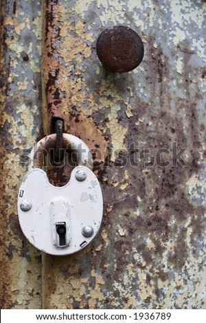 The lock and the handle of the old safe