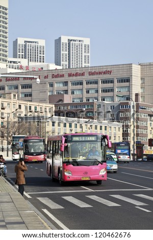DALIAN-NOV. 27. Buses on the road. Public bus transport in Dalian is highly developed. Over 150 bus routes enable travelers to get around the city between 5.30 and 23.30. Nov. 27, 2012 in Dalian.
