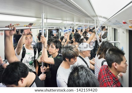 Shanghai-June 6. Packed Train Car, Subway. 12 Metro Lines And 287 Stations, With An Operating Route Length Of 439 Km, Making Shanghai The Third Longest Metro In The World. Shanghai, June 6, 2013.