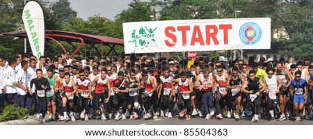 KUALA LUMPUR - SEPT 24: Start RUN 5Km at Malakoff University Duathlon Series 2011, on September 24, 2011 in Kuala Lumpur, Malaysia