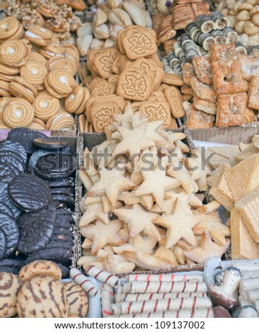The image of several types of cookies that are sold on the market