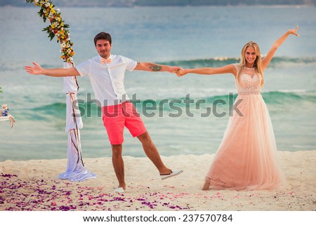 wedding couple dancing at the beach at Bali