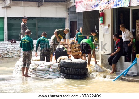 BANGKOK THAILAND - OCTOBER 28 : Thai soldiers are helping people who have suffered from flooding. on October 28, 2011 in Bangkok, Thailand.
