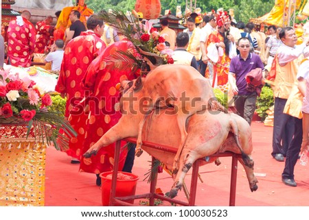 GUANGZHOU, CHINA  - APR 13: Prayer ceremony on Apr 13, 2012 in Mazu Culture Festival. This is China\'s traditional festivals, Held on the Mar 21 lunar each year, Pray for good luck.