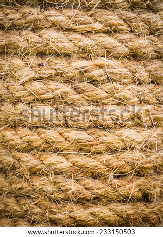 Close up picture of a rope on a pole