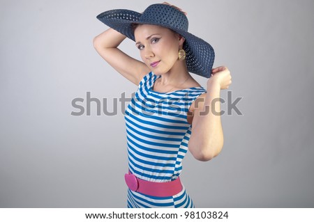 Photo beautiful young sailors in a hat with a wide brim and striped shirt