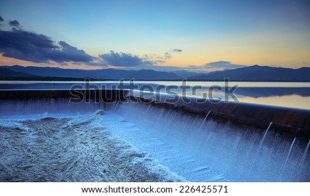 Water overflow into a spillway