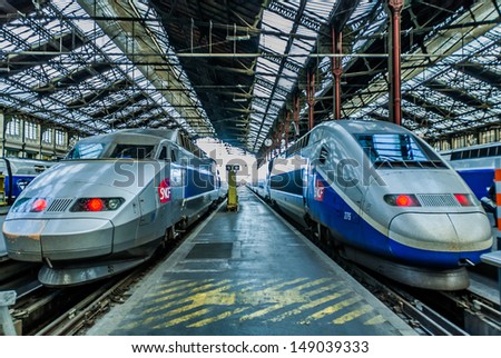 PARIS, FRANCE - JULY 7: TGV high speed french train in gare de Lyon station on July 7 , 2006 in Paris, France