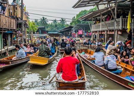 Bangkok, Thailand - December 30, 2013: People On Boats At Amphawa Floating Market