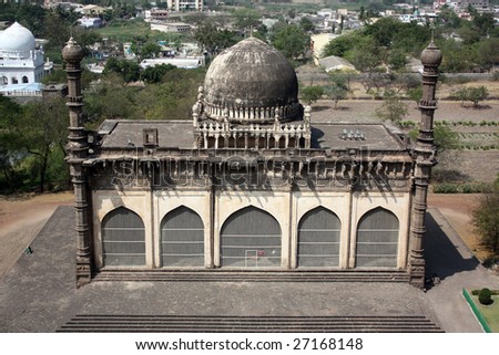 The architecture of the mosque in the Gold Gumaz Building (A national heritage site in India), in Bijapur India. The dome happens to be the 2nd largest constructed dome in the world.