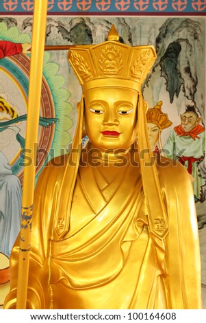 Chinese statue a priest of 