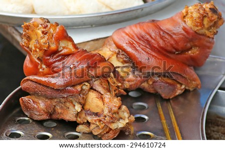 Pork legs to cook a delicious Thai foods,KHAOKHAMU, Stewed Pork Leg