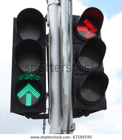 Green color Go straight & Red color No Turn right on traffic.