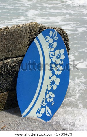 Blue skim Board on Florida\'s Gulf Coast