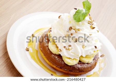 Pancake with caramel sauce And bananas, whipped cream