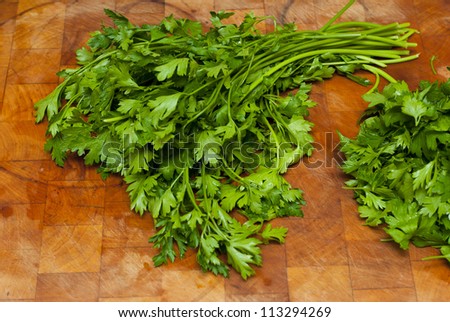 fresh parsley leaves
