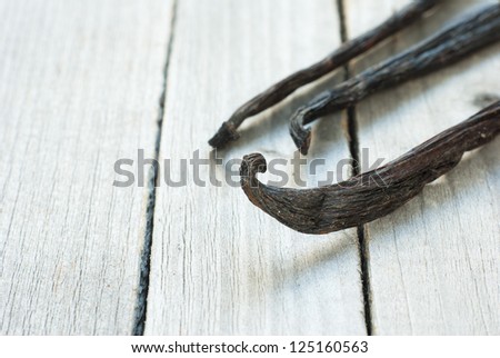vanilla beans on rustic wooden table