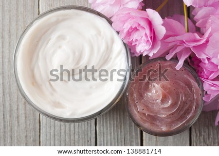natural facial cream with beauty japanese cherry blossoms on wood
