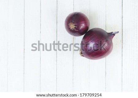 spanish onions on white wooden table
