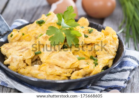 Scrambled Eggs with fresh eggs and herbs