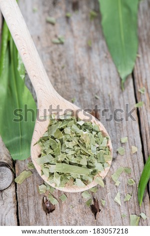 Small portion of Kibbled Ramson (getailed close-up shot)
